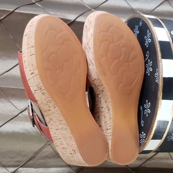 NWOT- Kork-Ease ‘Andi’ Leather Wedge Sandal - Picture 9 of 10